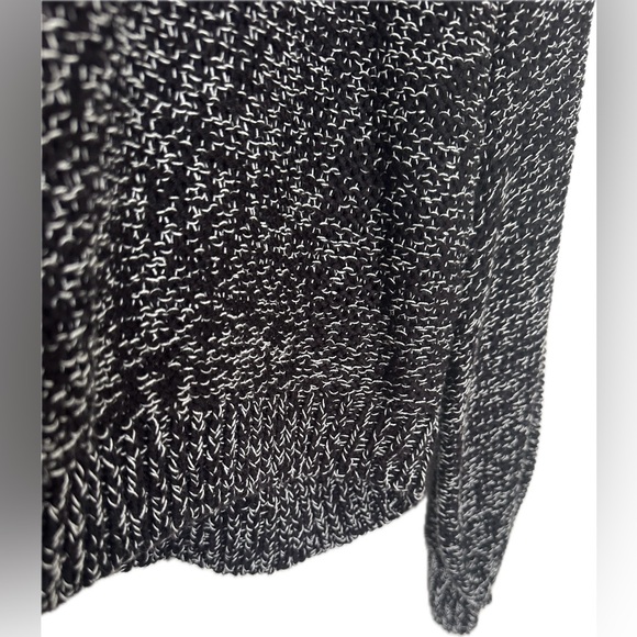 Women’s full sleeve top - Picture 2 of 3